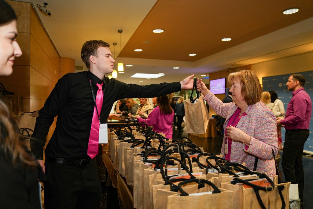 Plače v javnem sektorju