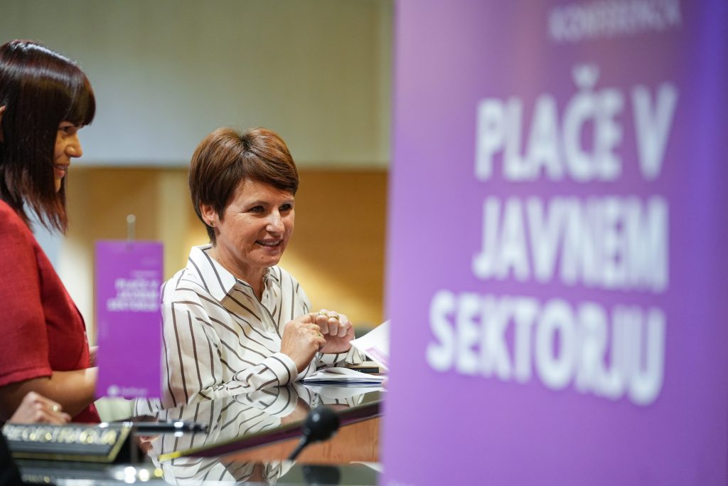 Plače v javnem sektorju Plače v javnem sektorju